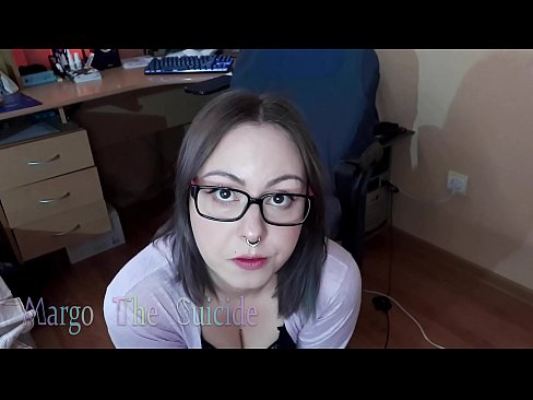 ❤️ Seksuali mergina su akiniais giliai čiulpia dildo į kamerą ❤️ Porno prie mūsų
