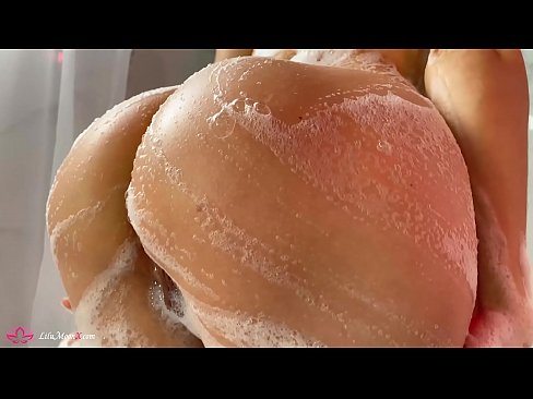 ❤️ Brunetė masturbuoja putytę su vibratoriumi iki intensyvaus orgazmo duše ❤️ Porno prie mūsų
